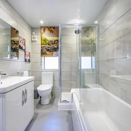 51Vl - Stylish Home With Hot Tub In Hawksworth *