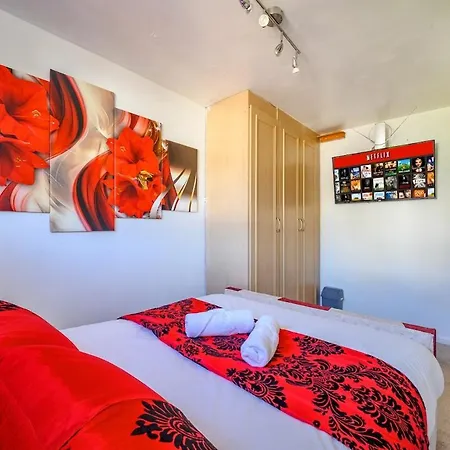 51Vl - Stylish Home With Hot Tub In Hawksworth