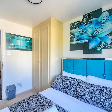 Prázdninový dům 51Vl - Stylish Home With Hot Tub In Hawksworth Leeds (West Yorkshire)