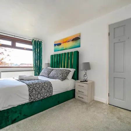 51Vl - Stylish Home With Hot Tub In Hawksworth *