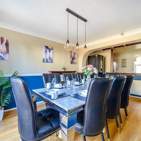 Prázdninový dům 51Vl - Stylish Home With Hot Tub In Hawksworth