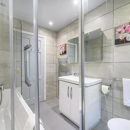 51Vl - Stylish Home With Hot Tub In Hawksworth *