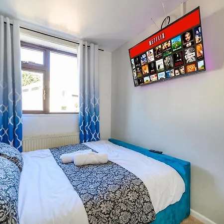 51Vl - Stylish Home With Hot Tub In Hawksworth Leeds (West Yorkshire)