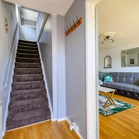 51Vl - Stylish Home With Hot Tub In Hawksworth * Leeds (West Yorkshire)