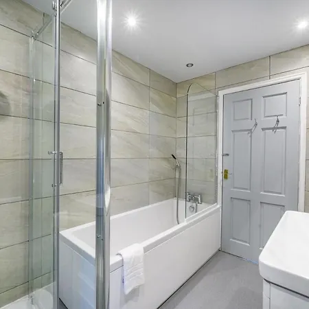 51Vl - Stylish Home With Hot Tub In Hawksworth Prázdninový dům *