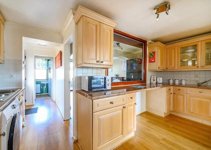 51vl For Your Stylish And Relaxed With Free Parking And Free Wifi Holiday home